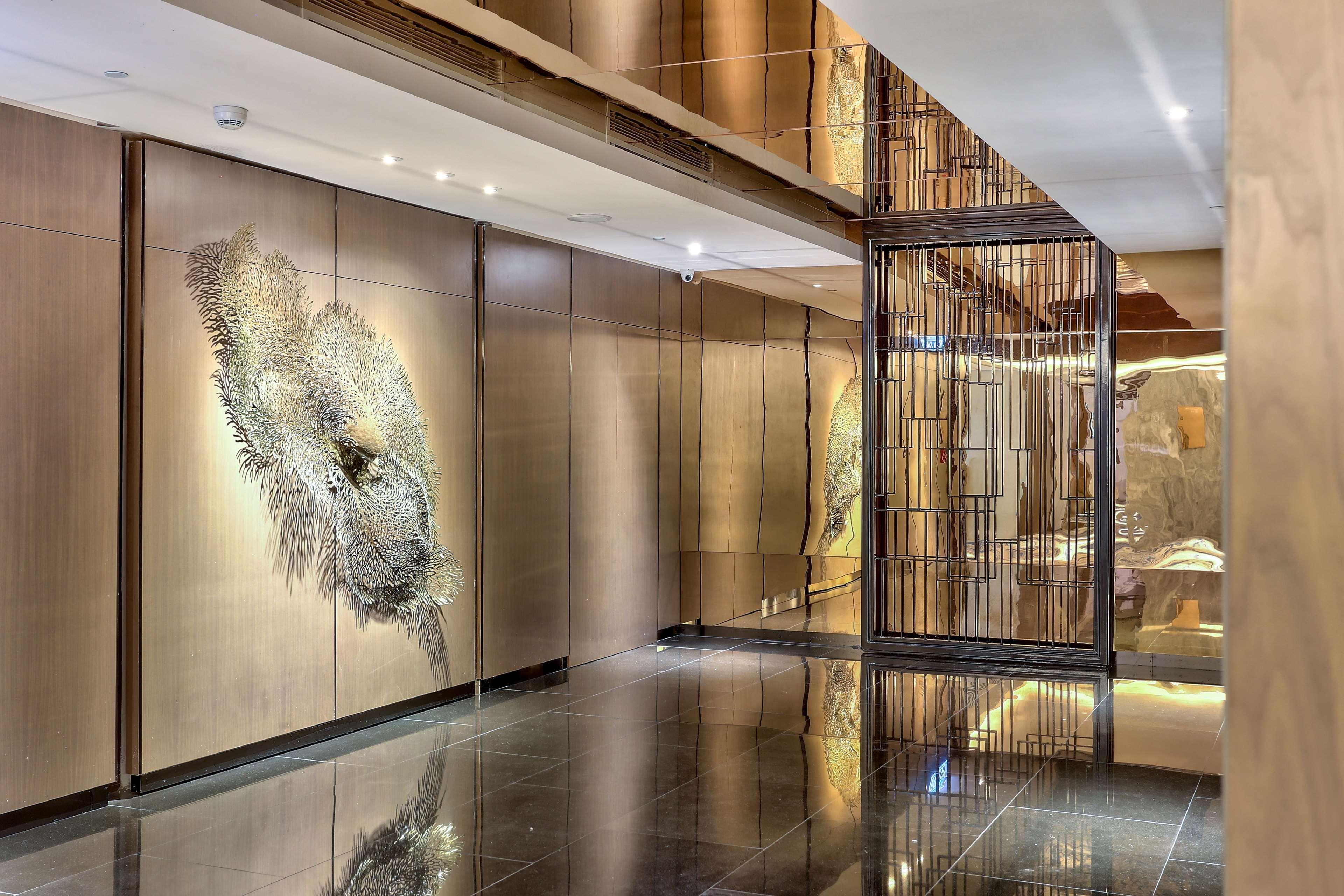 فندق هيلتون كوتا كينابالو المظهر الخارجي الصورة The lobby of the Ritz-Carlton, DIFC