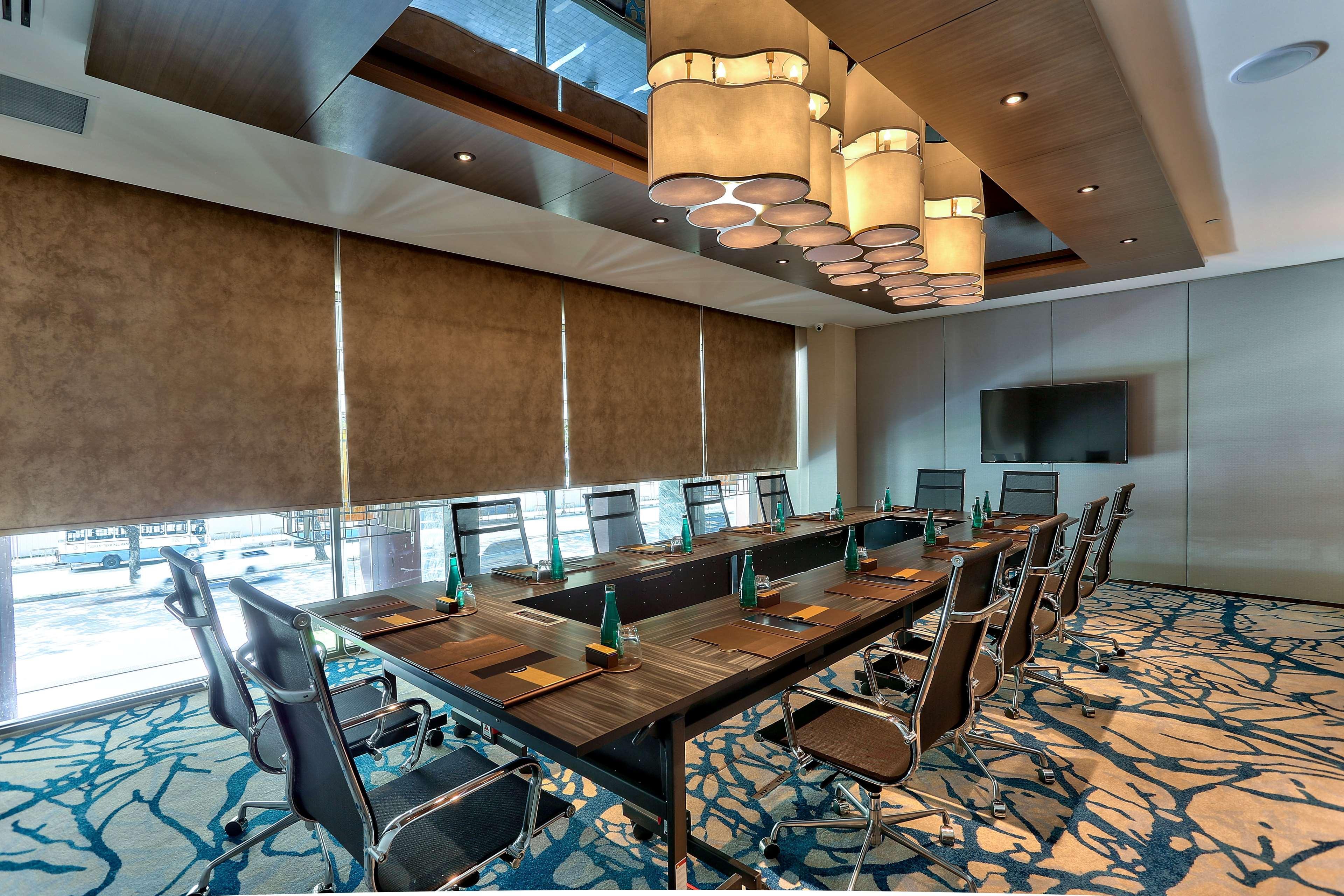 فندق هيلتون كوتا كينابالو المظهر الخارجي الصورة Meeting room