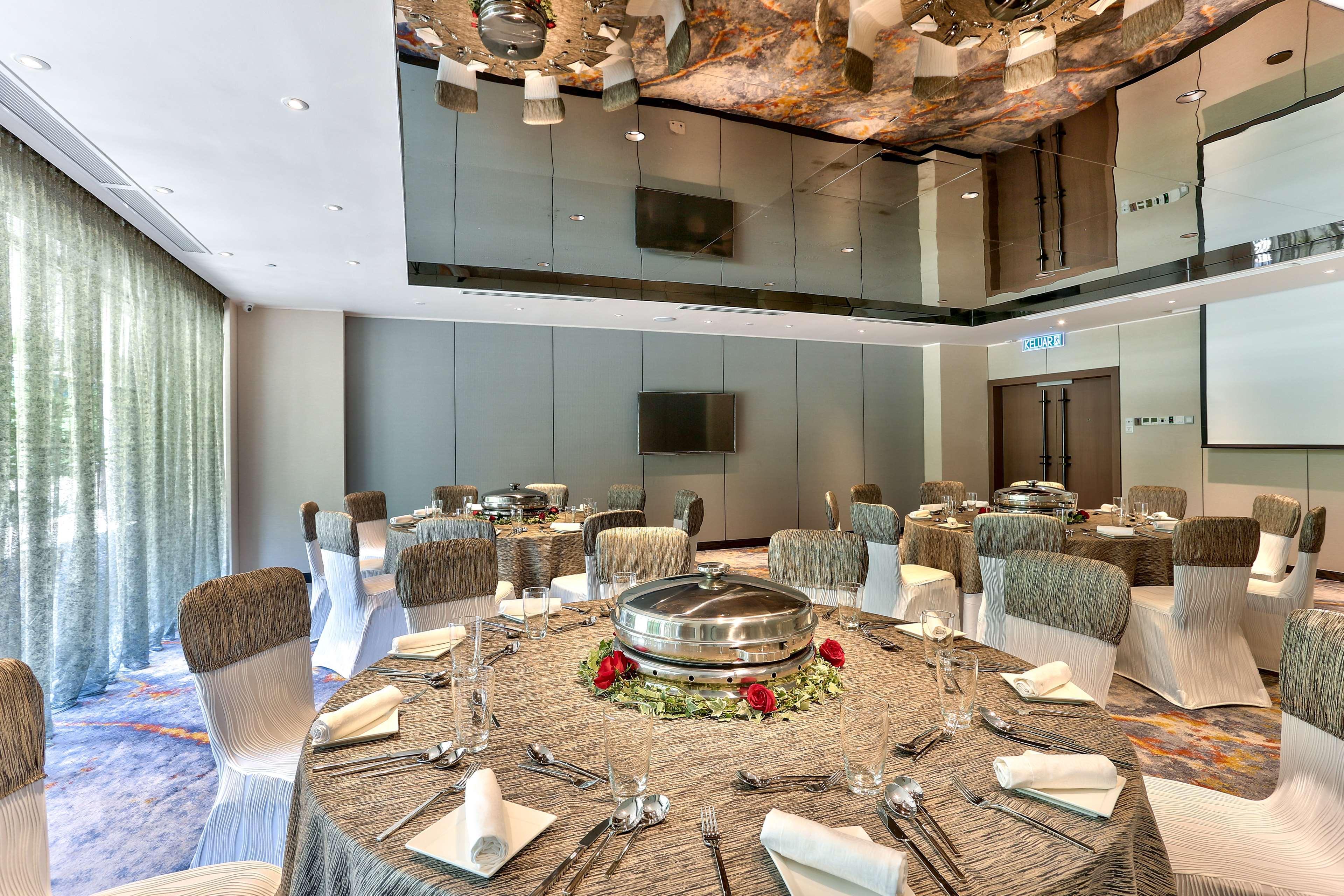فندق هيلتون كوتا كينابالو المظهر الخارجي الصورة The Grand Ballroom