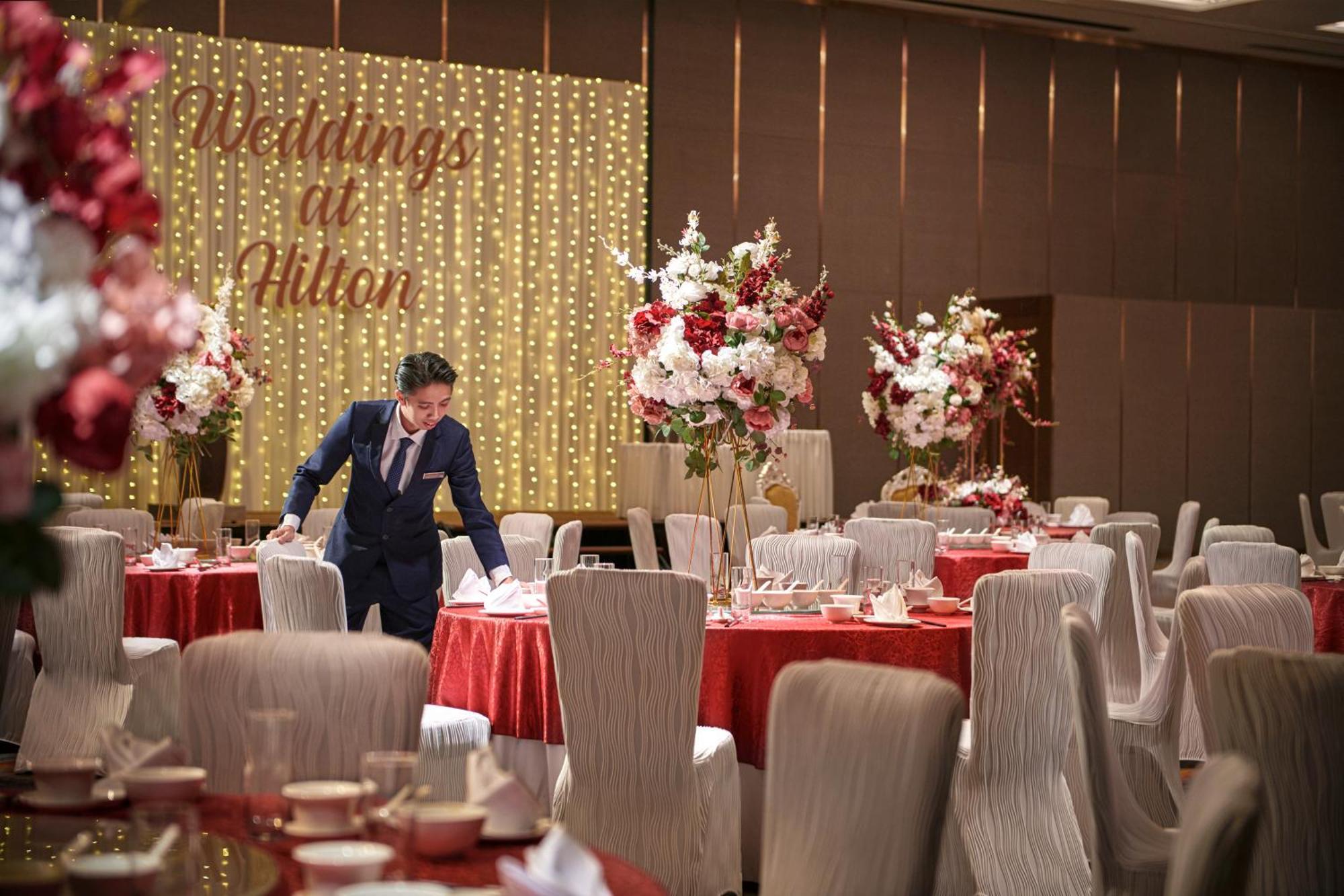 فندق هيلتون كوتا كينابالو المظهر الخارجي الصورة A wedding reception at the Royal Thai Suite