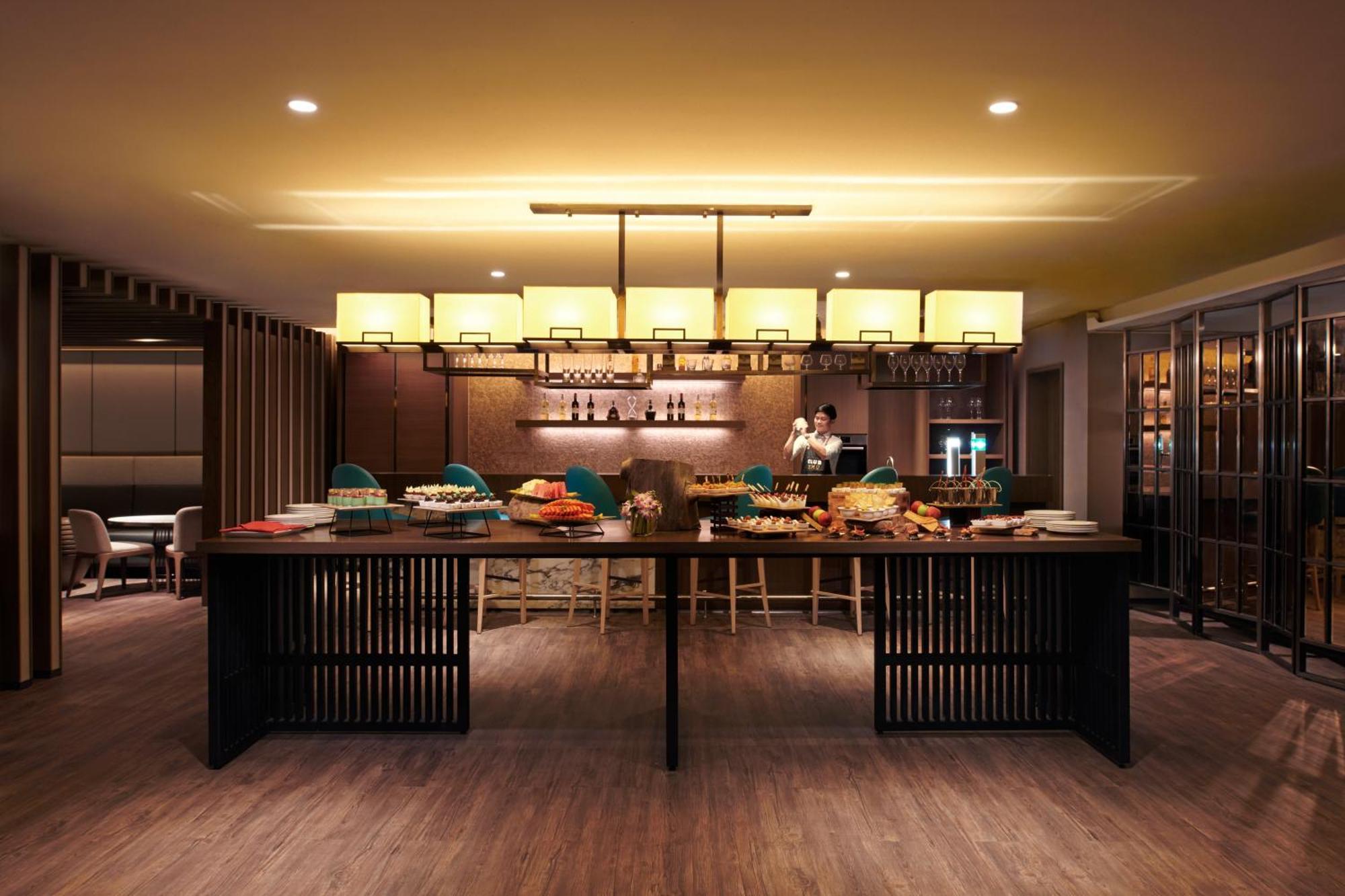 فندق هيلتون كوتا كينابالو المظهر الخارجي الصورة The lounge at Changi Airport